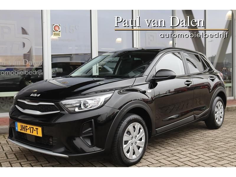 Zwart Occasion 2022 Kia Stonic Comfort SUV | € 16.900 (Super prijs) - Afbeelding 1/4