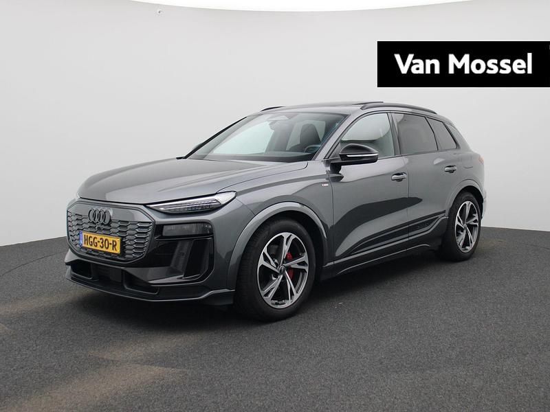 Grijs Gebruikt 2025 Audi Q6 e-tron S-Line SUV | € 95.900 (Duur) - Afbeelding 1/4