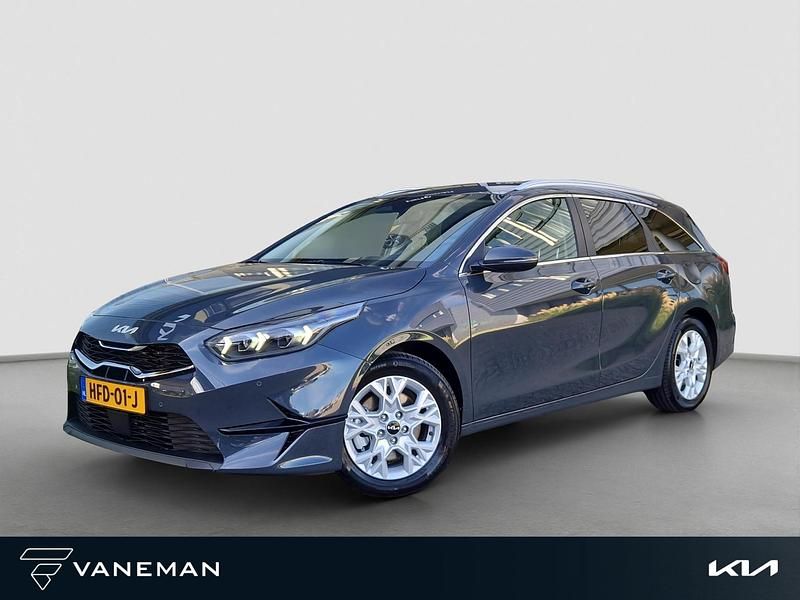 Grijs Gebruikt 2025 Kia Ceed Hatchback | € 29.450 (Duur) - Afbeelding 1/4