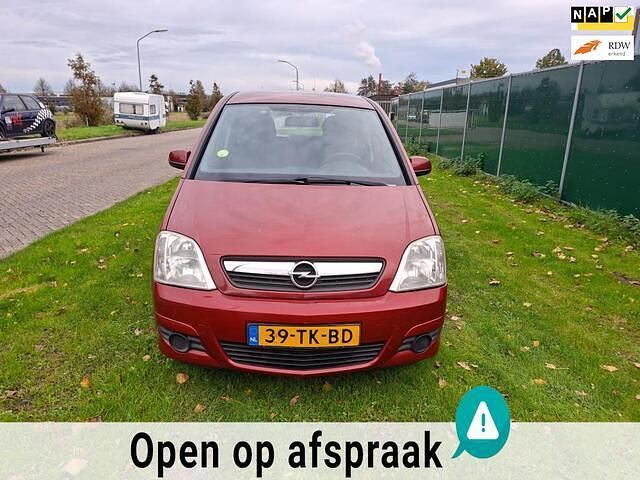 Rood Occasion 2006 Opel Meriva Enjoy MPV | € 1.450 (Eerlijke prijs) - Afbeelding 1/4