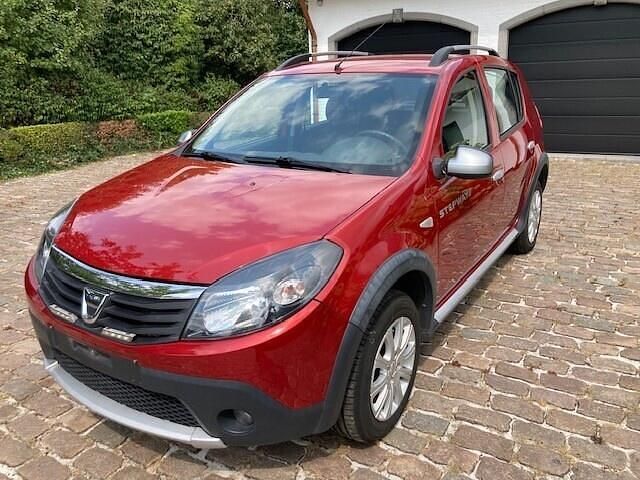 Rood Gebruikt 2012 Dacia Sandero Stepway Hatchback | € 5.000 (Eerlijke prijs) - Afbeelding 1/4