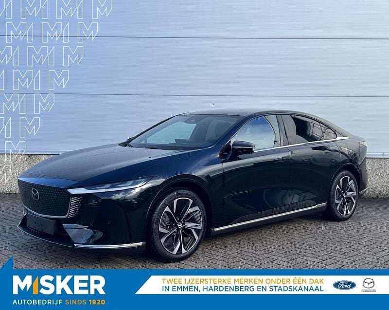 Zwart Nieuw 2025 Mazda 6e Takumi-Line Sedan | € 46.040 (Eerlijke prijs) - Afbeelding 1/4
