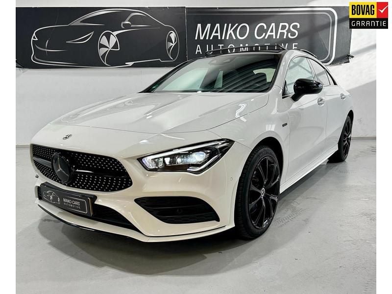 Wit Gebruikt 2021 Mercedes CLA250e AMG Sedan | € 35.750 (Eerlijke prijs) - Afbeelding 1/4