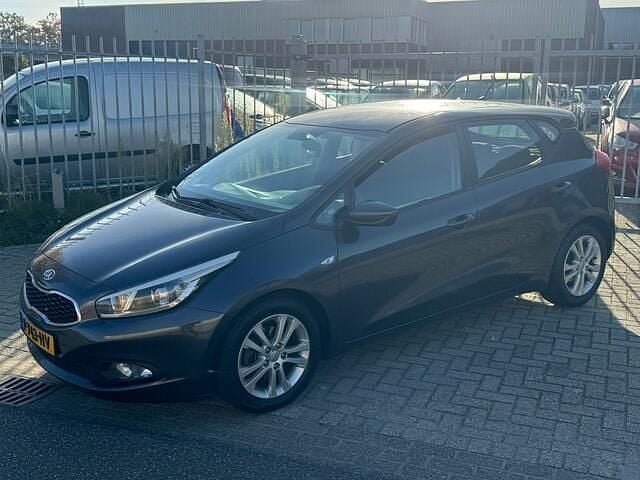 Grijs Gebruikt 2012 Kia Ceed Hatchback | € 5.990 (Iets duurder) - Afbeelding 1/4