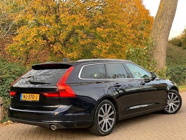 Occasion Volvo V90 Momentum 2017 Blauw Stationwagen