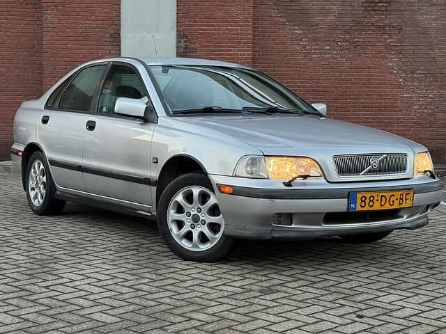 Grijs Gebruikt 1999 Volvo S40 Dynamic Sedan | € 2.950 (Eerlijke prijs) - Afbeelding 1/4