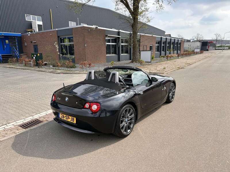 Zwart Gebruikt 2005 BMW Z4 Cabriolet | € 16.450 (Eerlijke prijs) - Afbeelding 1/4