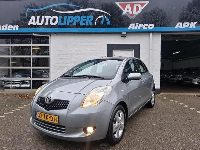 Grijs Occasion 2006 Toyota Yaris Luna Hatchback | € 3.999 (Goede deal) - Afbeelding 1/4