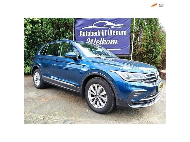 Blauw Gebruikt 2022 VW Tiguan Life SUV | € 31.450 (Super prijs) - Afbeelding 1/4