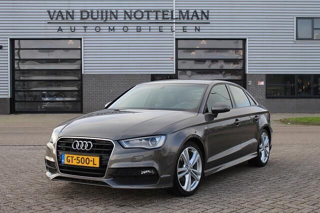 Grijs Gebruikt 2015 Audi A3 Ambition Sedan | € 18.950 (Iets duurder) - Afbeelding 1/4