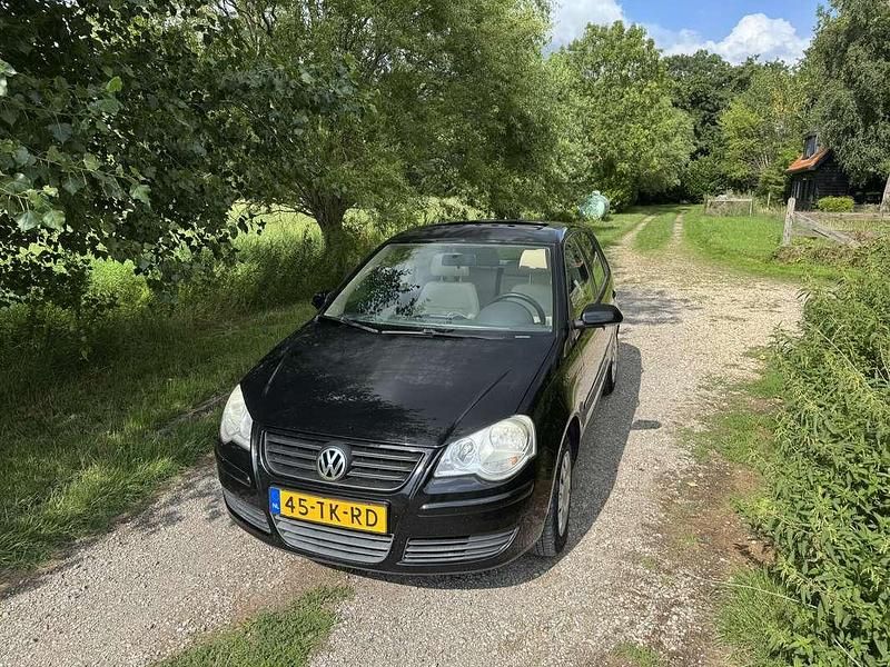 Gebruikt 2006 VW Polo Comfortline Sedan | € 2.700 (Eerlijke prijs) - Afbeelding 1/4