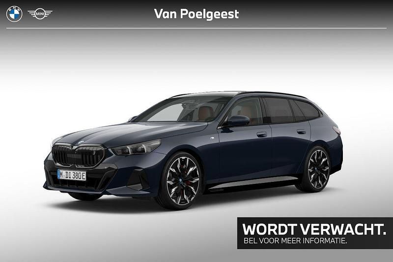 M carbonschwarz Gebruikt 2024 BMW i5 Comfort Edition Sedan | € 68.900 - Afbeelding 1/4
