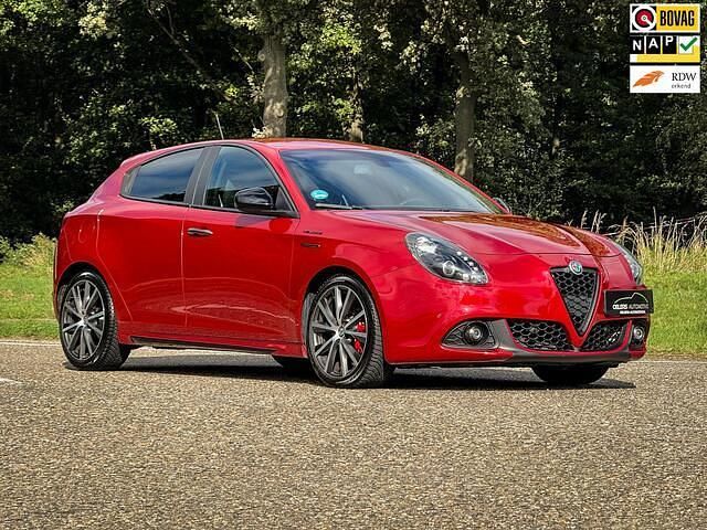 Rood Gebruikt 2016 Alfa Romeo Giulietta Competizione Hatchback | € 21.899 (Eerlijke prijs) - Afbeelding 1/4