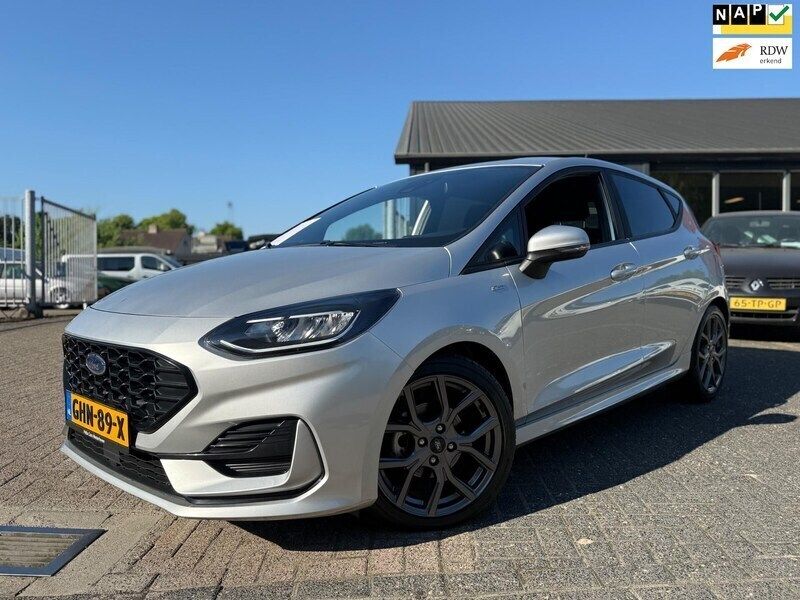 Grijs Gebruikt 2022 Ford Fiesta ST-Line Hatchback | € 18.950 (Eerlijke prijs) - Afbeelding 1/4