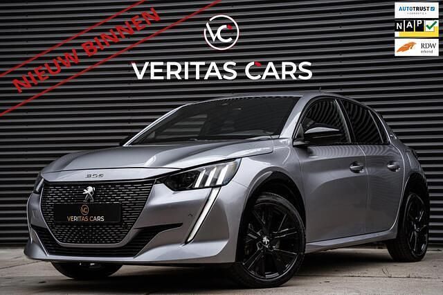 Grijs, metallic lak Gebruikt 2023 Peugeot 208 GT-line Hatchback | € 19.650 (Goede deal) - Afbeelding 1/4