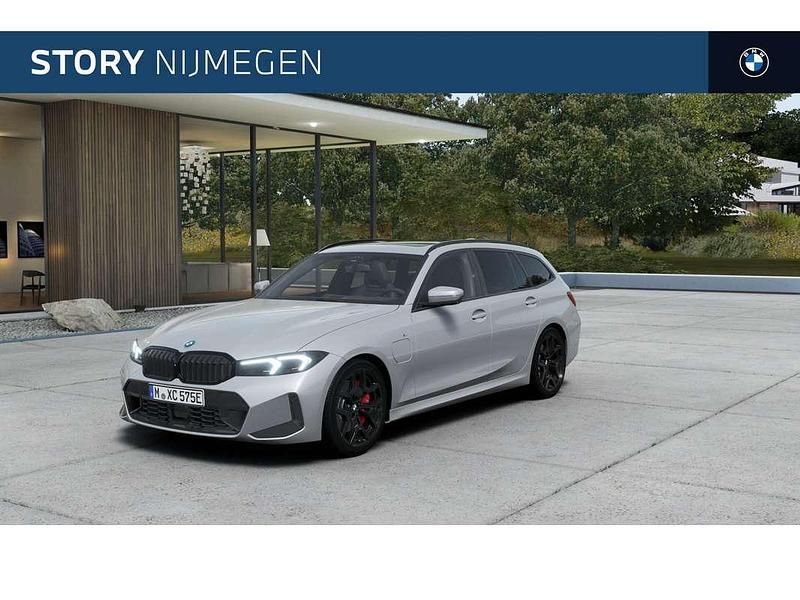 Grijs Nieuw 2025 BMW 330e Executive Stationwagen | € 80.491 (Iets duurder) - Afbeelding 1/4