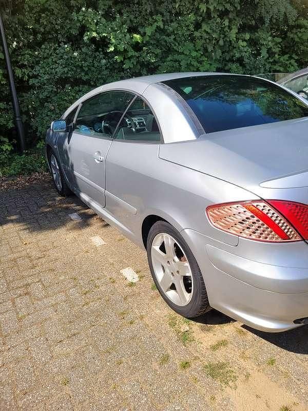 Zilver Gebruikt 2004 Peugeot 307 CC Cabriolet | € 1.800 (Eerlijke prijs) - Afbeelding 1/4