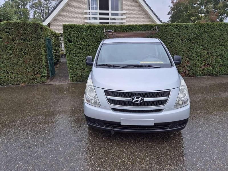Zilver Gebruikt 2008 Hyundai H 300 Dynamiq Van | € 1.500 (Goede deal) - Afbeelding 1/4