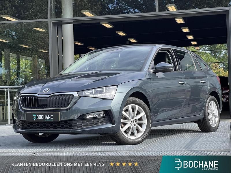 Grijs Gebruikt 2021 Skoda Scala Ambition Hatchback | € 15.595 (Eerlijke prijs) - Afbeelding 1/4