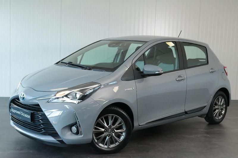 Occasion Toyota Yaris Hybrid 101 PK (74 kW) 2019 Grijs Hatchback