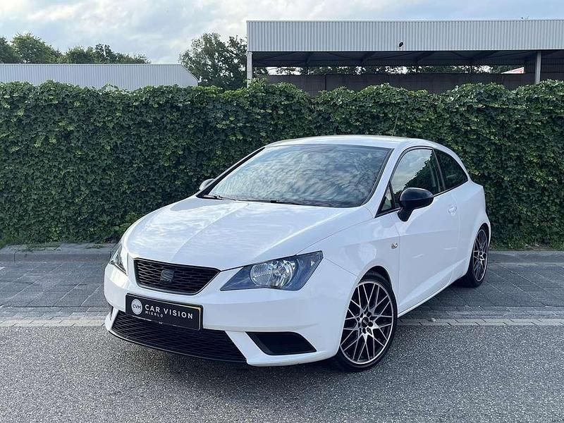 Wit Gebruikt 2014 Seat Ibiza SC Sport Hatchback | € 6.000 (Iets duurder) - Afbeelding 1/4