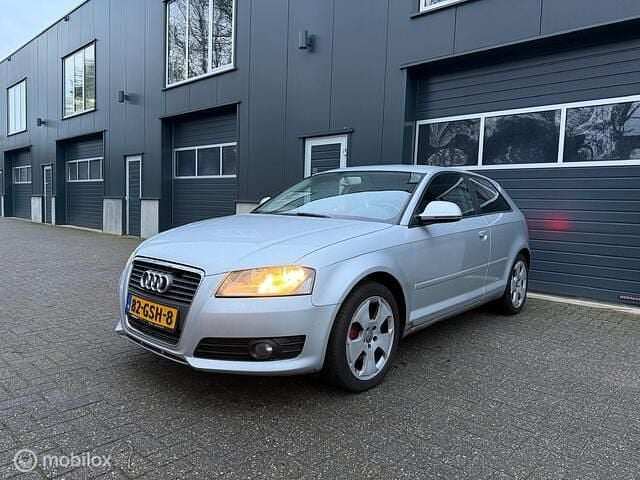 Grijs Gebruikt 2008 Audi A3 Attraction Hatchback | € 2.799 (Eerlijke prijs) - Afbeelding 1/4