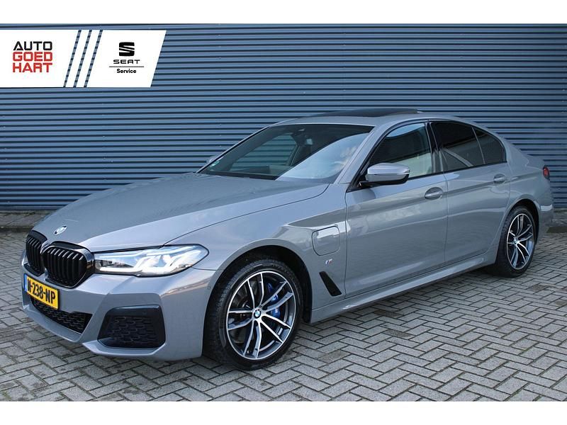Grijs Gebruikt 2021 BMW 520 Sedan | € 36.895 (Duur) - Afbeelding 1/4
