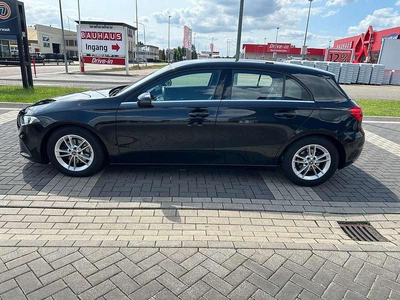 Occasion Mercedes A180 Premium 136 PK (100 kW) 2019 Zwart Hatchback