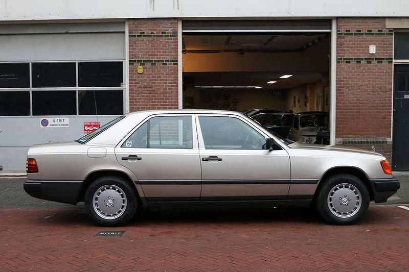 Occasion Mercedes E300 188 PK (138 kW) 1987 Beige Sedan