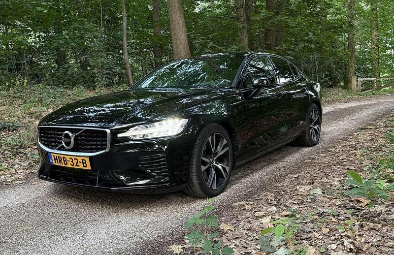 Zwart Gebruikt 2020 Volvo S60 R-Design Sedan | € 27.849 (Duur) - Afbeelding 1/4