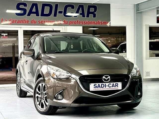 Grijs Gebruikt 2015 Mazda 2 Sedan | € 10.990 (Eerlijke prijs) - Afbeelding 1/4