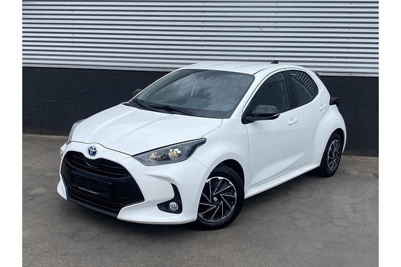 Wit Gebruikt 2022 Toyota Yaris Hybrid Active Hatchback | € 20.748 (Eerlijke prijs) - Afbeelding 1/1