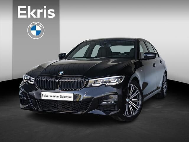 Saphirschwarz metallic (zwart metallic) Gebruikt 2019 BMW 320 Executive Sedan | € 31.995 (Duur) - Afbeelding 1/4