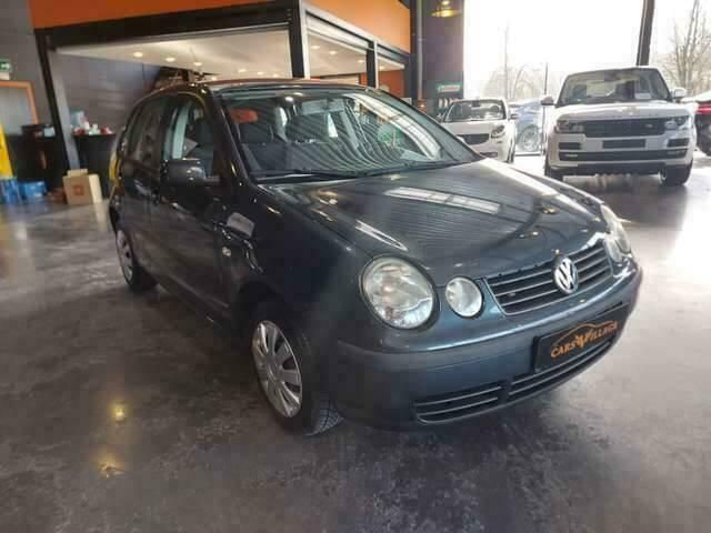 Grijs Gebruikt 2004 VW Polo Sedan | € 2.650 (Eerlijke prijs) - Afbeelding 1/4