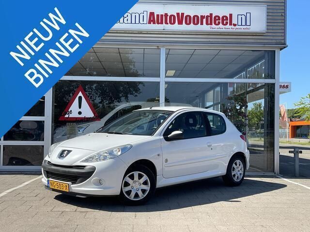 Wit Gebruikt 2012 Peugeot 206+ Access Hatchback | € 3.949 (Eerlijke prijs) - Afbeelding 1/4