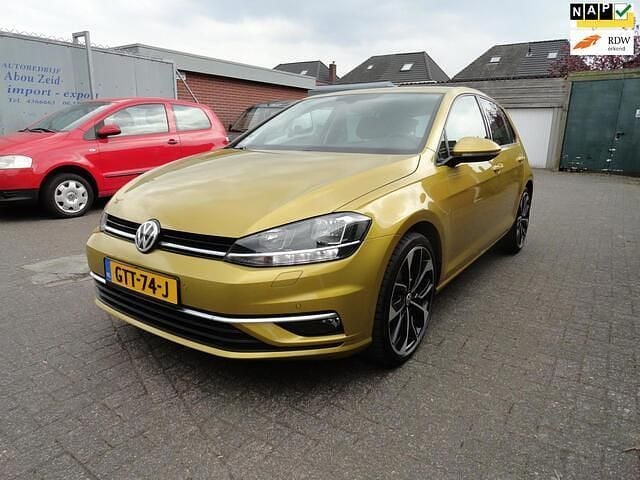 Geel Gebruikt 2017 VW Golf VII Highline Hatchback | € 14.950 (Eerlijke prijs) - Afbeelding 1/4
