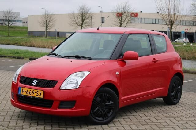 Rood Gebruikt 2008 Suzuki Swift Comfort Hatchback | € 3.950 (Iets duurder) - Afbeelding 1/4