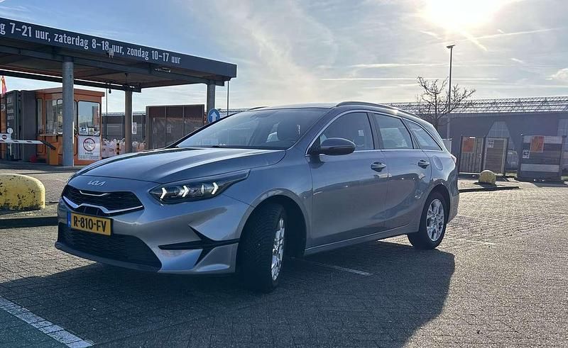 Zilver Occasion 2022 Kia Ceed Hatchback | € 17.250 (Eerlijke prijs) - Afbeelding 1/4