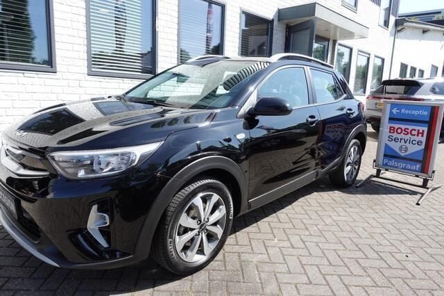 Zwart Gebruikt 2023 Kia Stonic SUV | € 19.950 (Eerlijke prijs) - Afbeelding 1/4