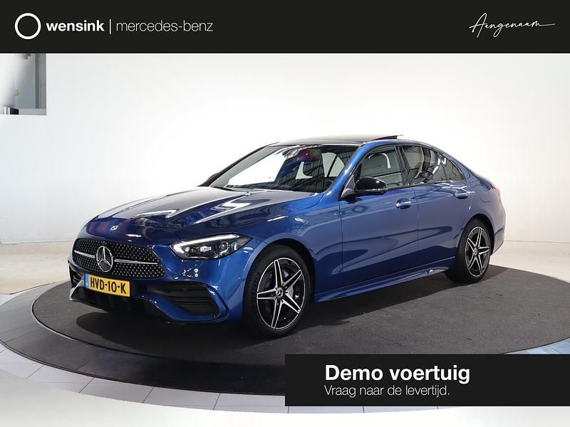 Blauw Gebruikt 2025 Mercedes C300 AMG line Sedan | € 59.950 (Eerlijke prijs) - Afbeelding 1/4