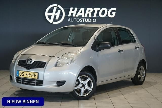 Grijs Gebruikt 2007 Toyota Yaris Hatchback | € 2.945 (Eerlijke prijs) - Afbeelding 1/4