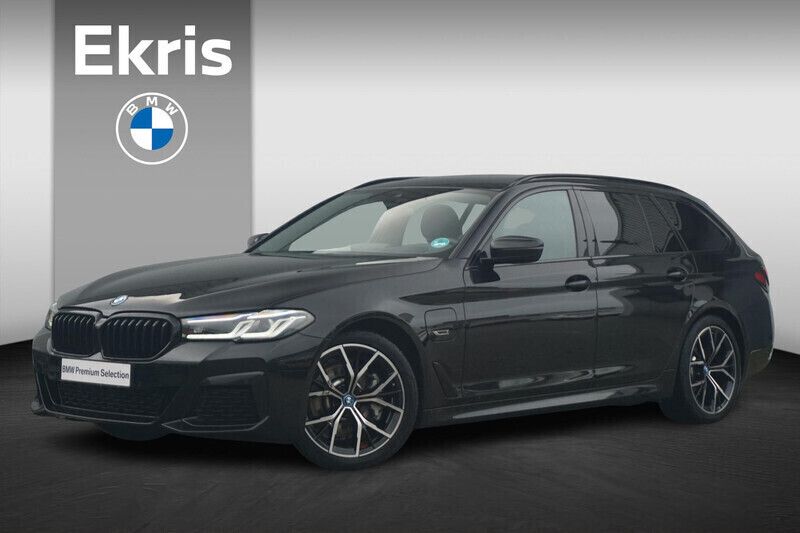 Zwart Gebruikt 2024 BMW 530e Executive Stationwagen | € 53.900 (Iets duurder) - Afbeelding 1/4