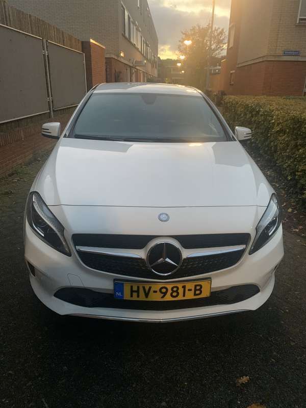 Gebruikt 2015 Mercedes A180 Style Sedan | € 10.999 (Goede deal) - Afbeelding 1/4
