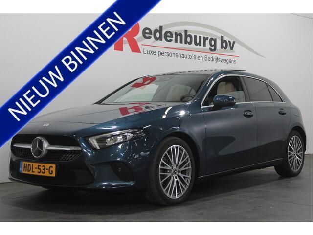 Blauw, metallic lak Gebruikt 2022 Mercedes A200 Luxury Hatchback | € 29.945 (Duur) - Afbeelding 1/4