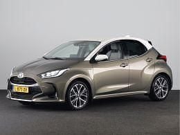 Bruin metallic Occasion 2021 Toyota Yaris Executive Hatchback | € 21.400 (Goede deal) - Afbeelding 1/4