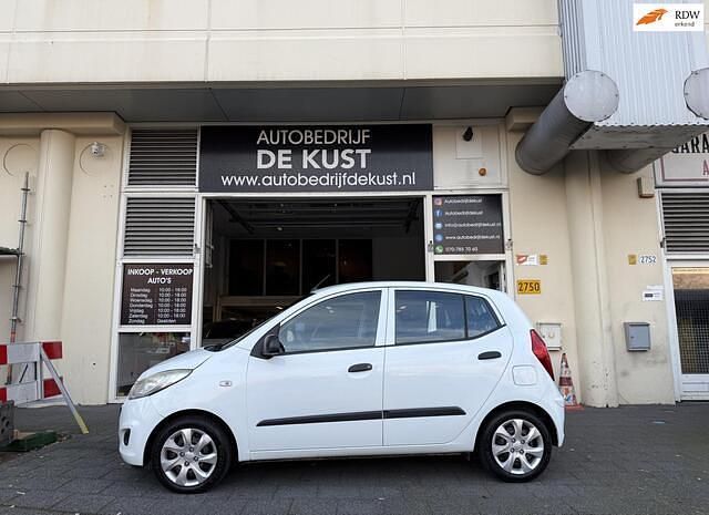Wit Gebruikt 2013 Hyundai i10 Hatchback | € 3.250 (Eerlijke prijs) - Afbeelding 1/4