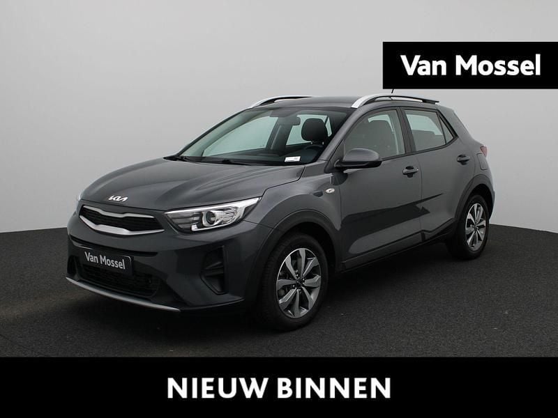 Grijs Gebruikt 2023 Kia Stonic Play SUV | € 18.750 (Goede deal) - Afbeelding 1/4