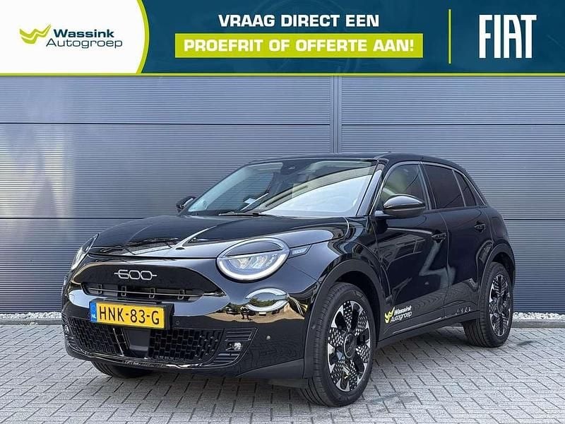 Zwart Nieuw 2025 Fiat 600 La Prima SUV | € 29.899 (Super prijs) - Afbeelding 1/4