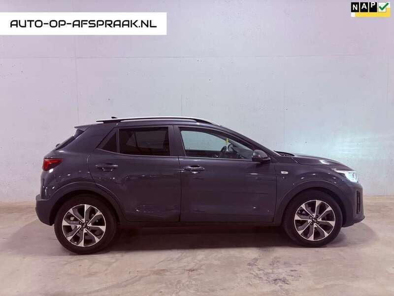 Grijs Gebruikt 2020 Kia Stonic SUV | € 10.999 (Goede deal) - Afbeelding 1/4