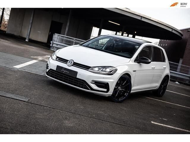 Wit (metallic) Occasion 2017 VW Golf VII R Hatchback | € 21.900 (Goede deal) - Afbeelding 1/4